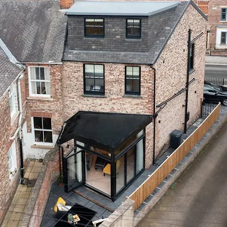 Escape 2 Unwind At The Parade, Accommodates 10 York Exterior photo