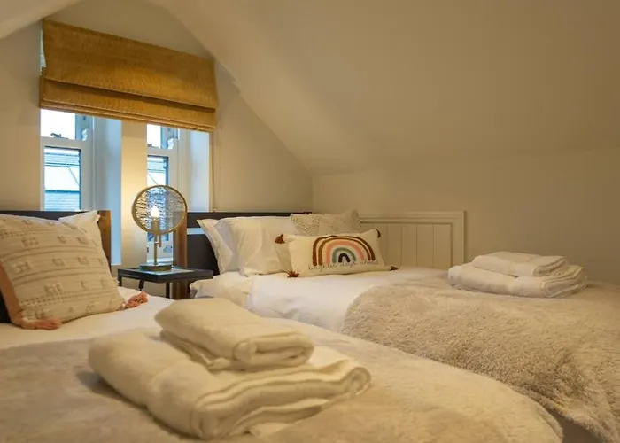 Escape 2 Unwind At The Parade, Accommodates 10