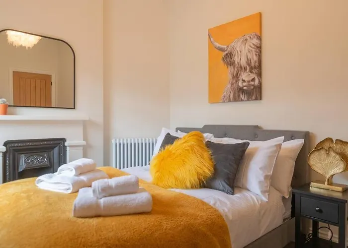 Escape 2 Unwind At The Parade, Accommodates 10