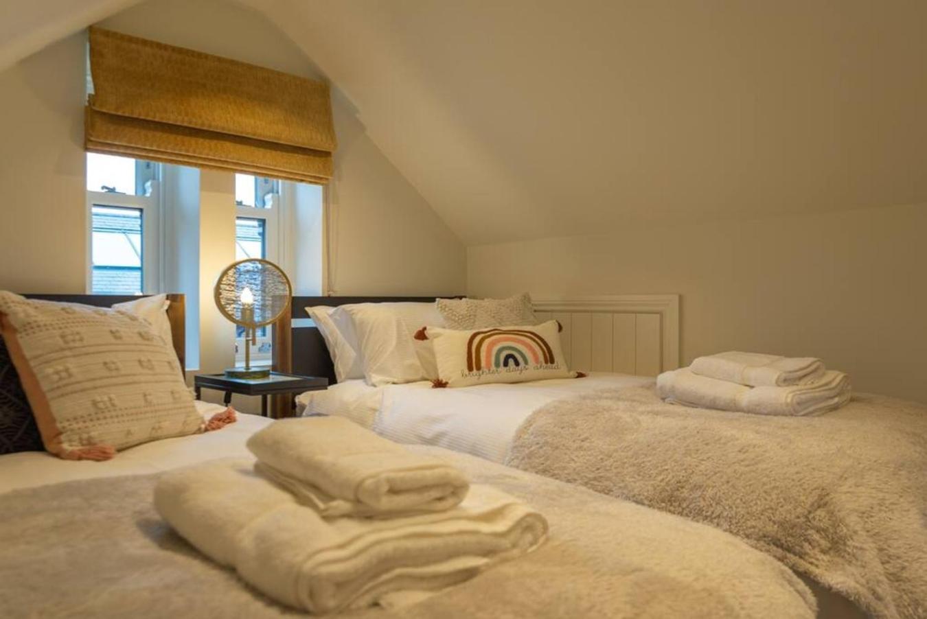 Holiday home Escape 2 Unwind At The Parade, Accommodates 10 *