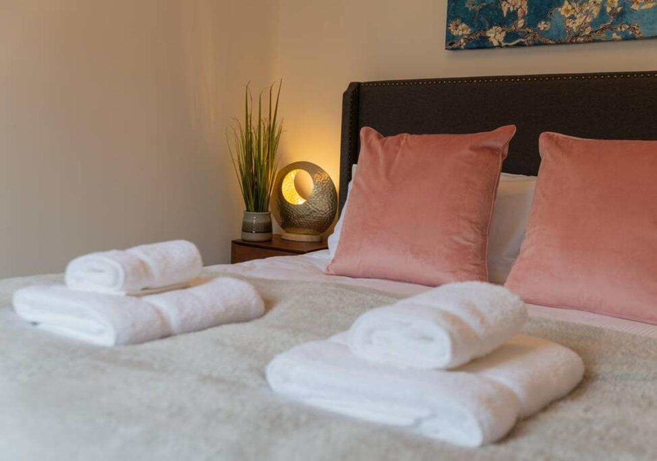 Escape 2 Unwind At The Parade, Accommodates 10 York