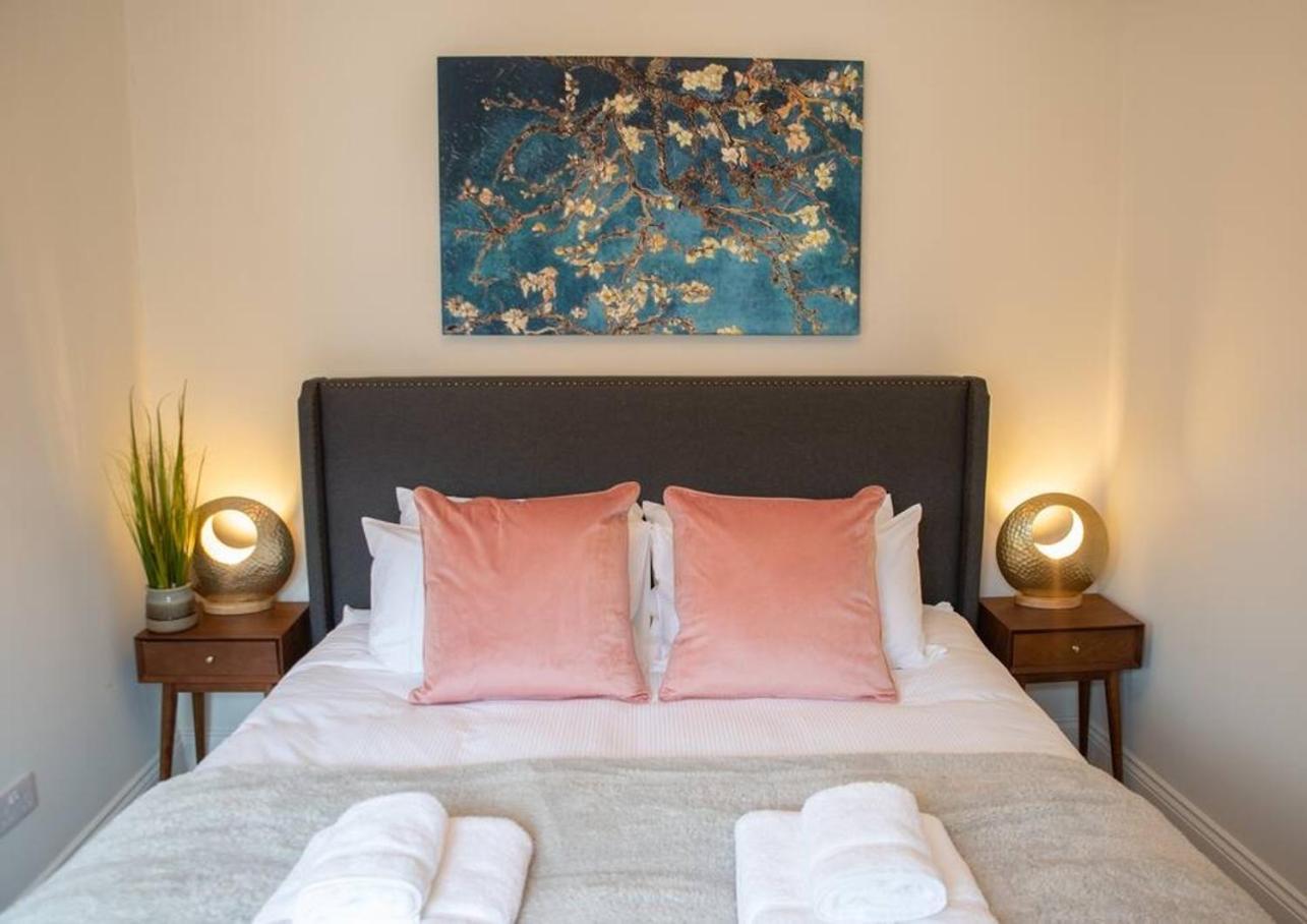 Escape 2 Unwind At The Parade, Accommodates 10