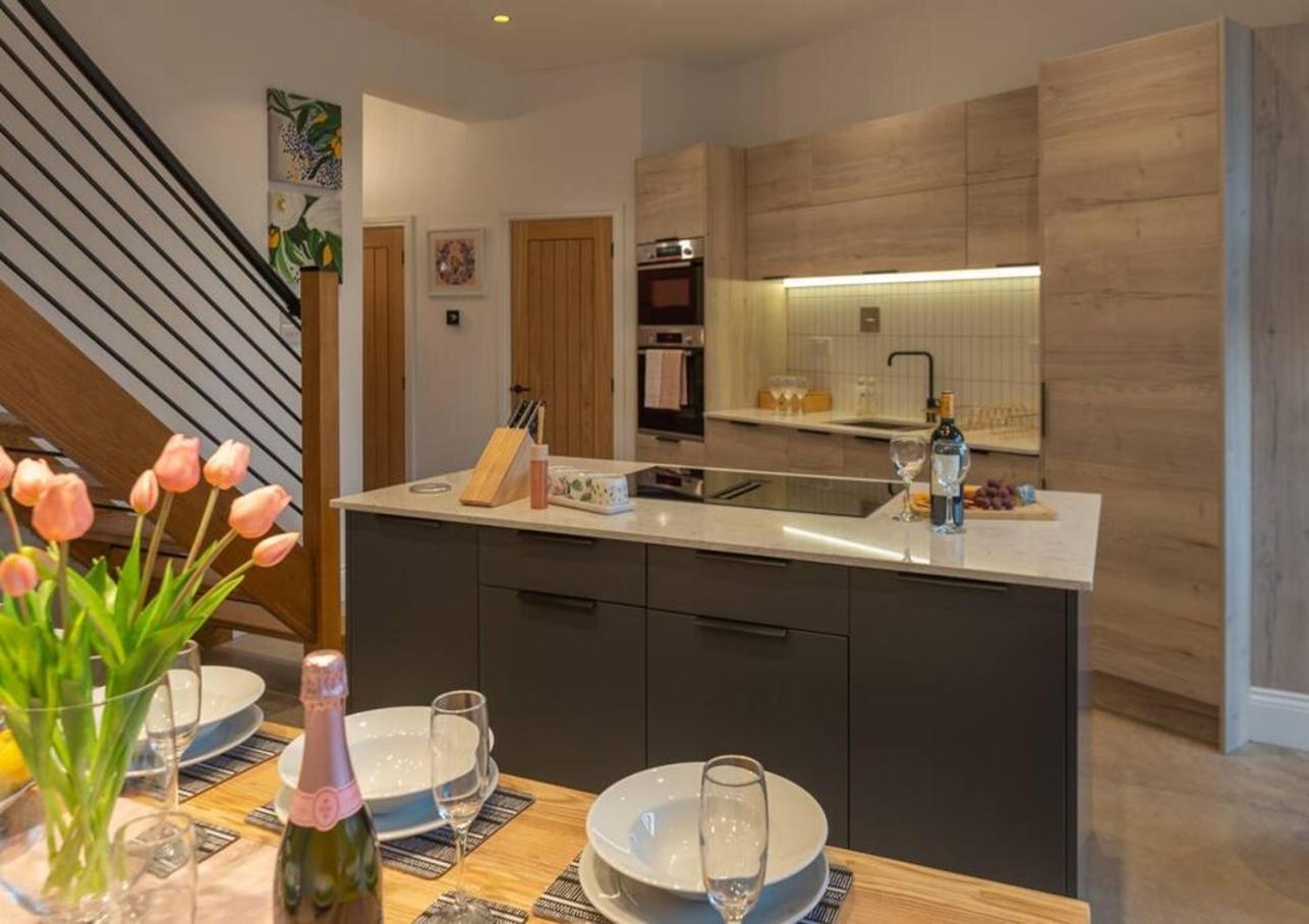 Escape 2 Unwind At The Parade, Accommodates 10 Holiday home