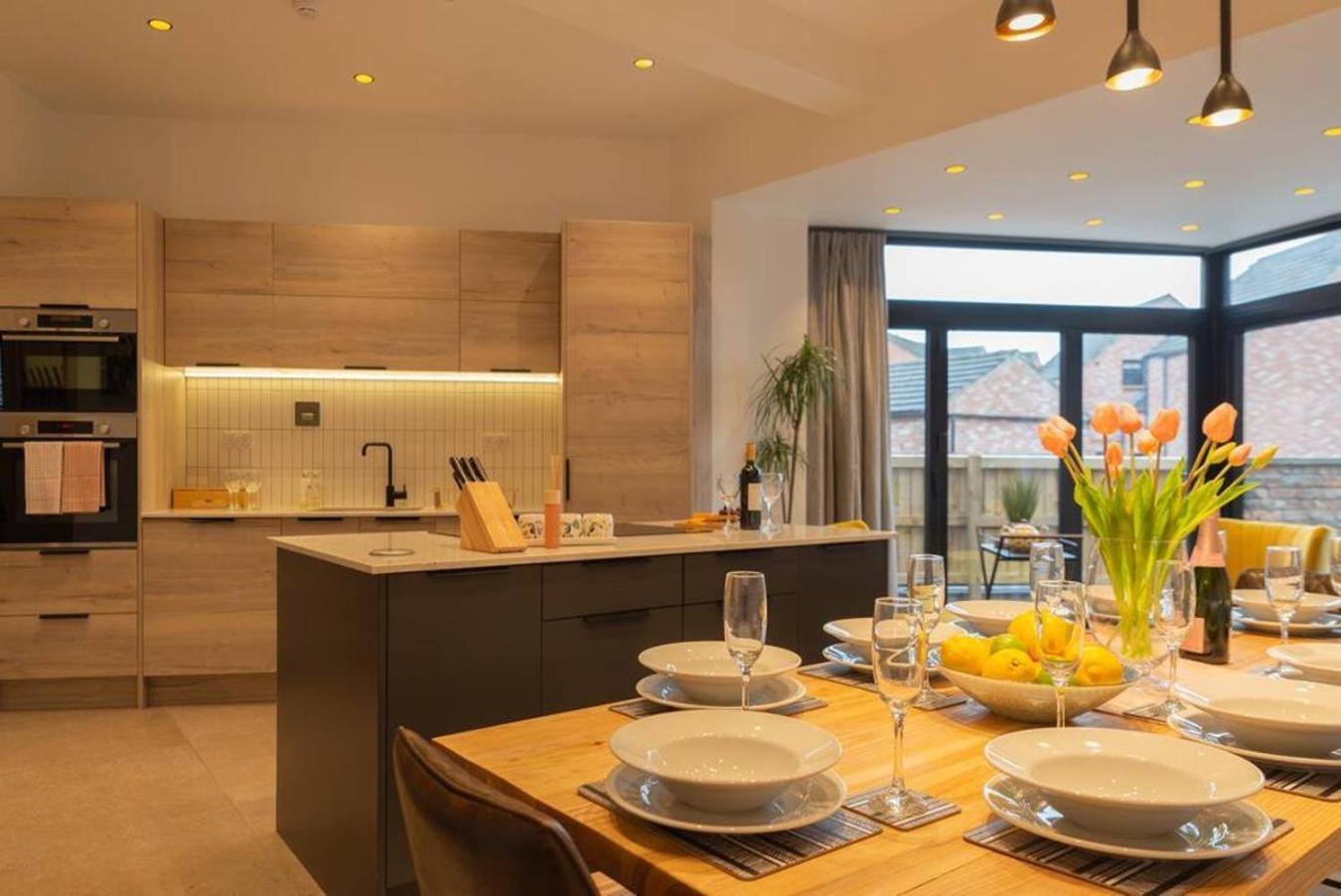 Escape 2 Unwind At The Parade, Accommodates 10 Holiday home