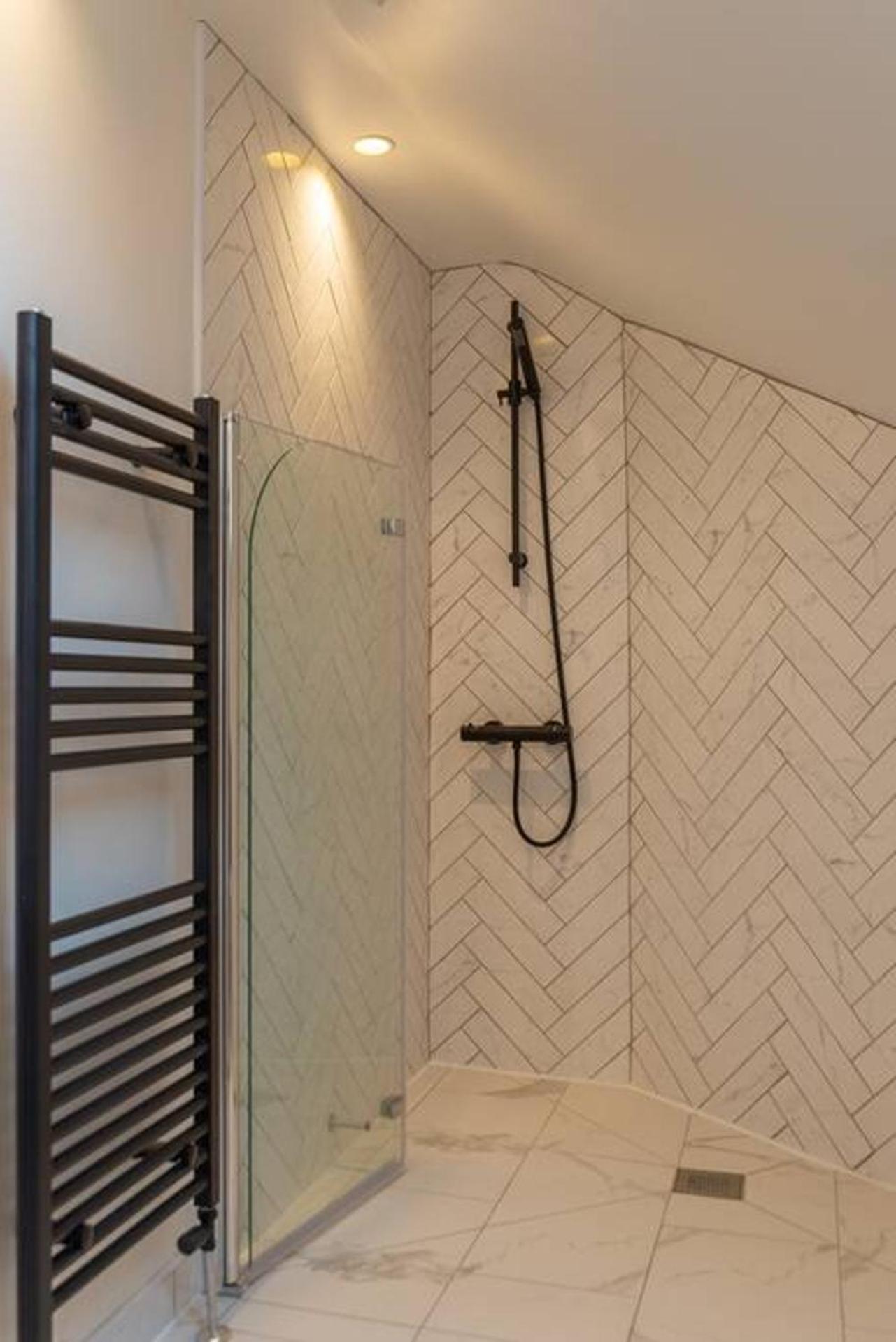 Escape 2 Unwind At The Parade, Accommodates 10 Holiday home York