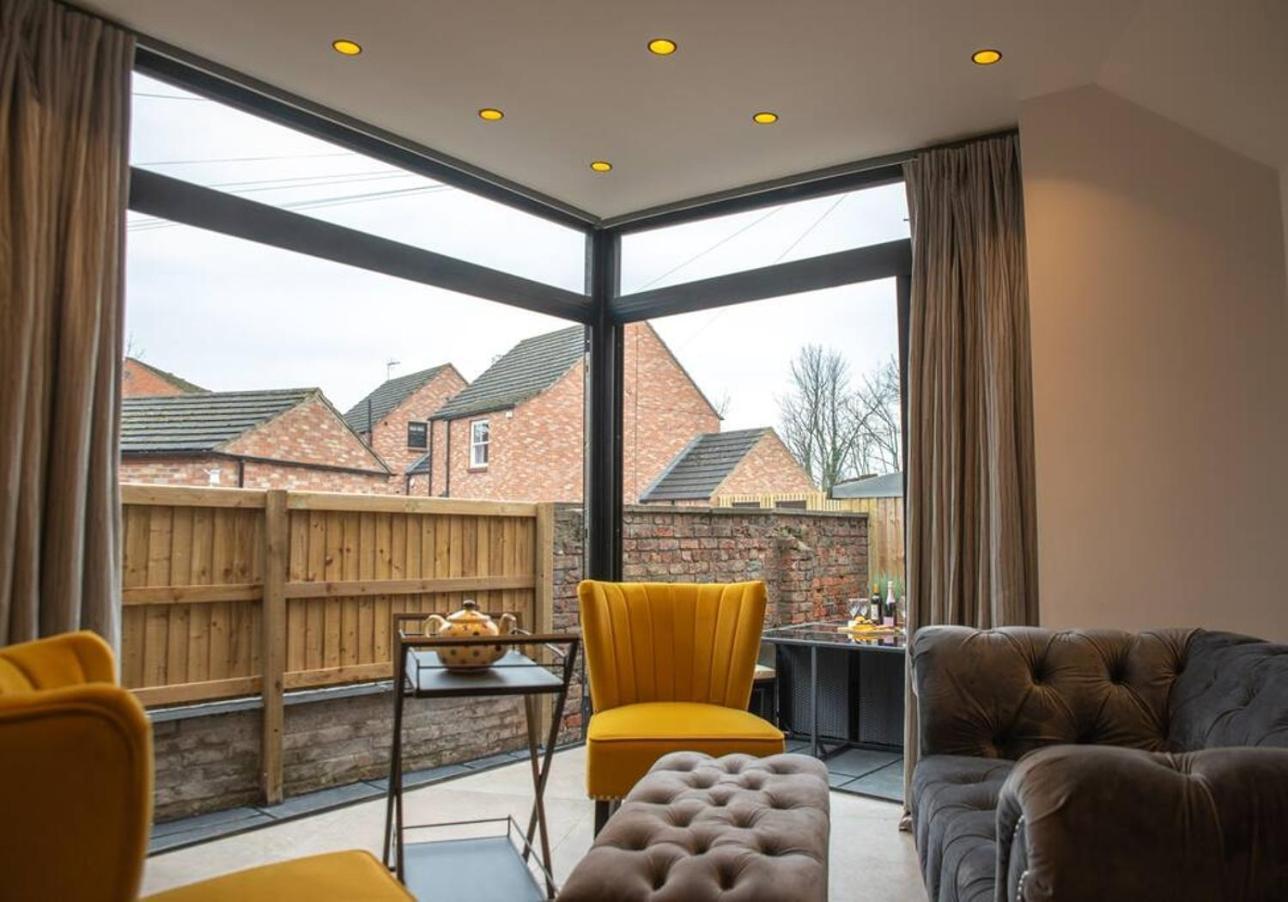 Escape 2 Unwind At The Parade, Accommodates 10 * York