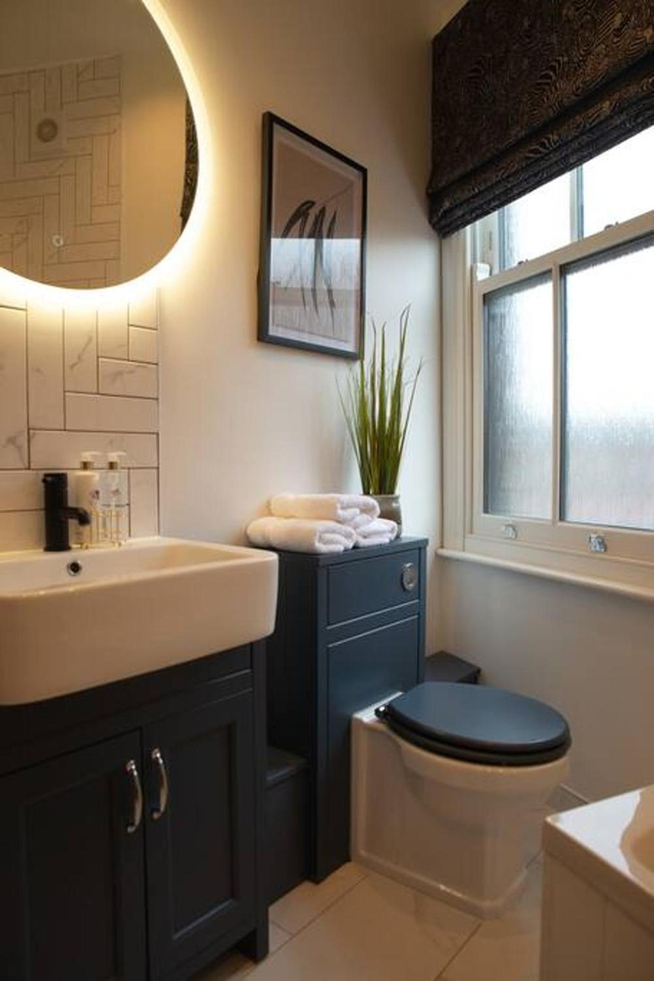 Escape 2 Unwind At The Parade, Accommodates 10 Holiday home York