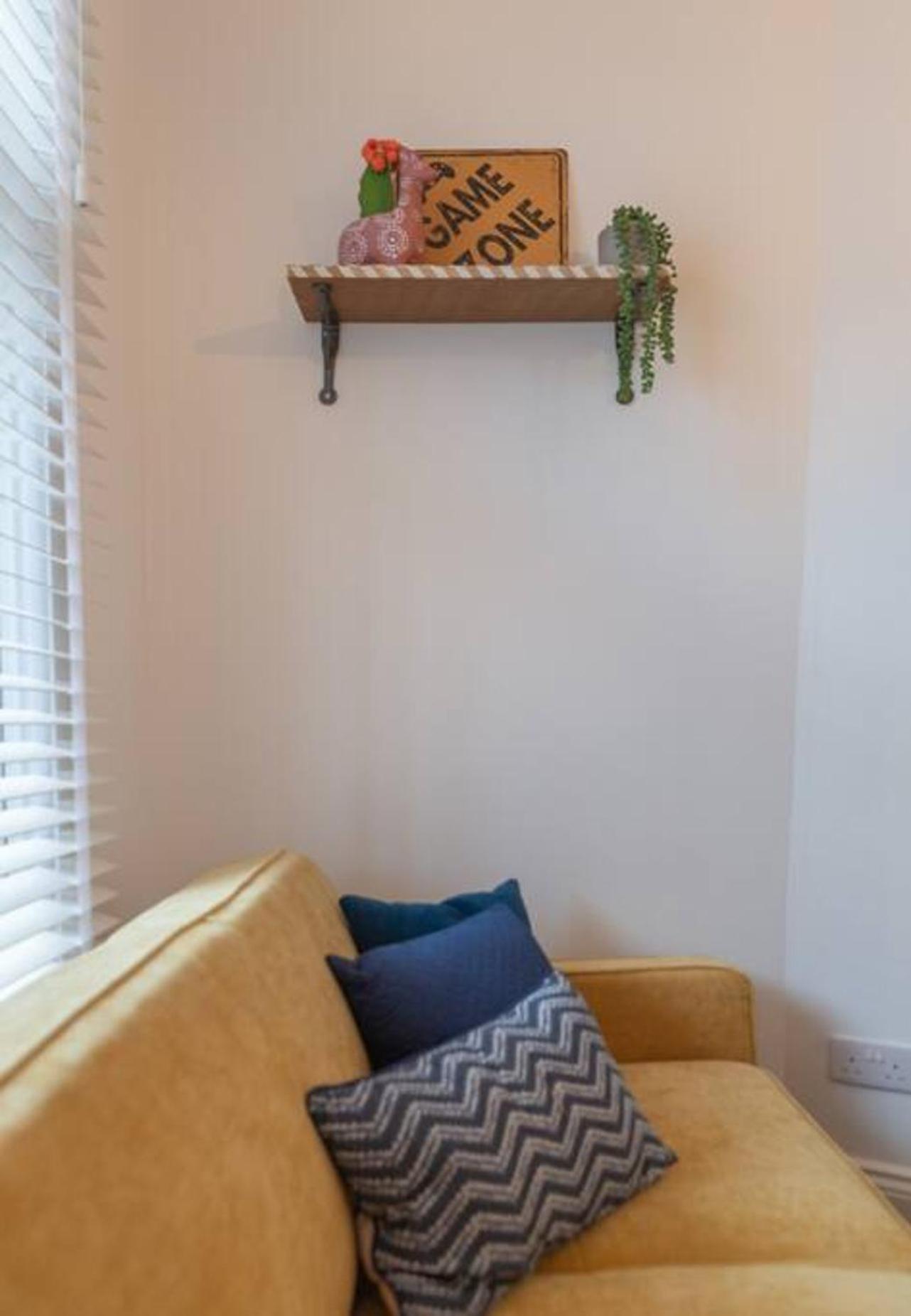 Escape 2 Unwind At The Parade, Accommodates 10 *