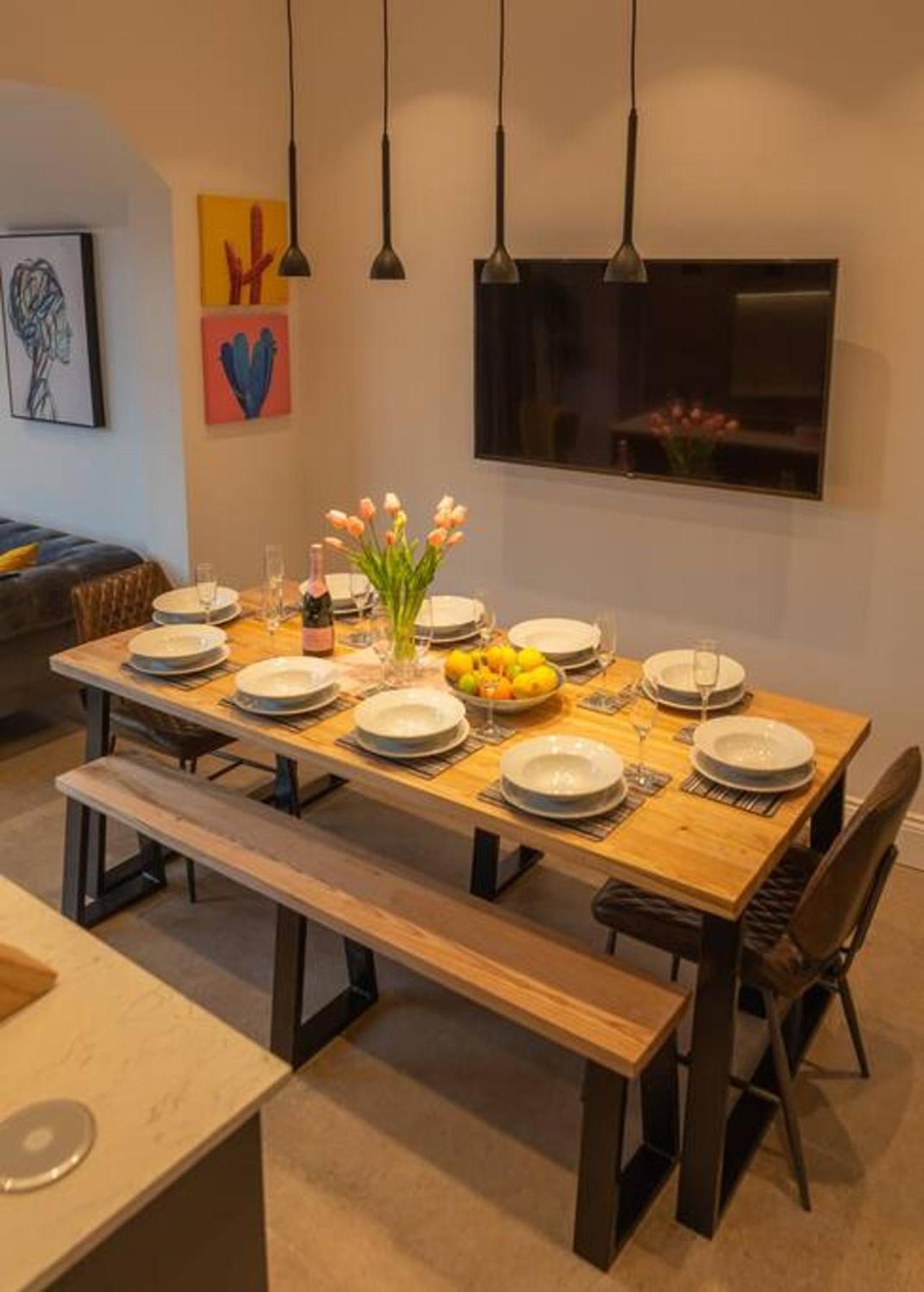 Escape 2 Unwind At The Parade, Accommodates 10 York