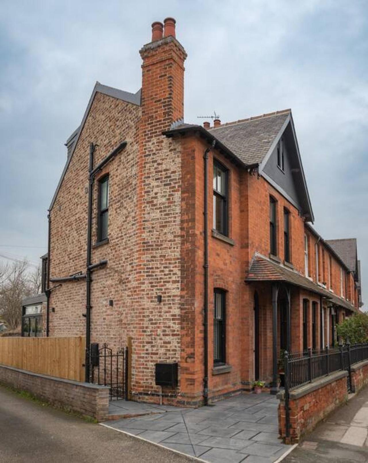 Escape 2 Unwind At The Parade, Accommodates 10 * York